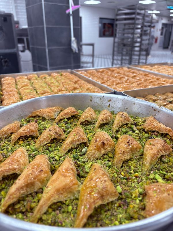 Rabia Almila : Oklavia Her Katinda Emek,  Her Lokmada Lezzet 